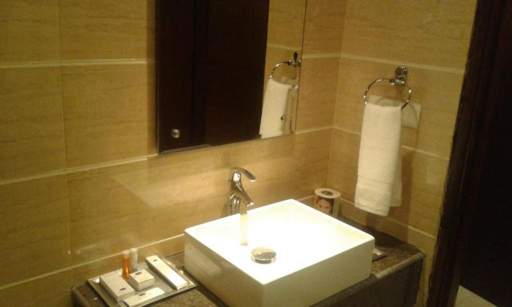 A One Hotels By Ventus Hotels & Resorts- Delhi Airport Nueva Delhi Exterior foto
